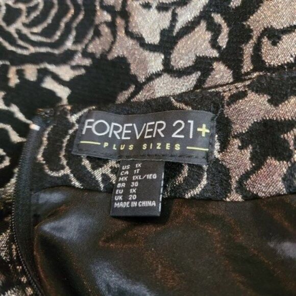 Forever 21+ 1X Black Gold Floral Skirt – Plus Size Skater Silhouette - Picture 2 of 12